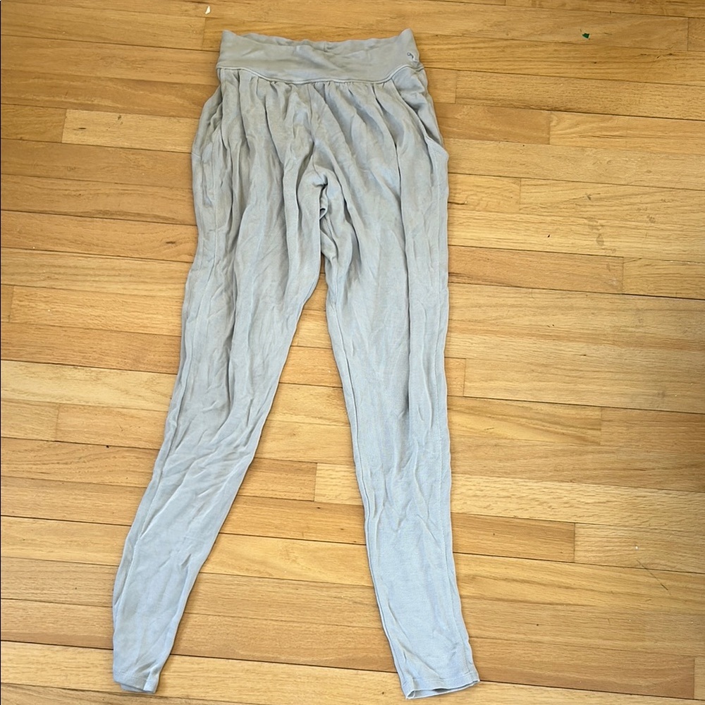 Free people High-Waisted Light Gray Leggings or joggers